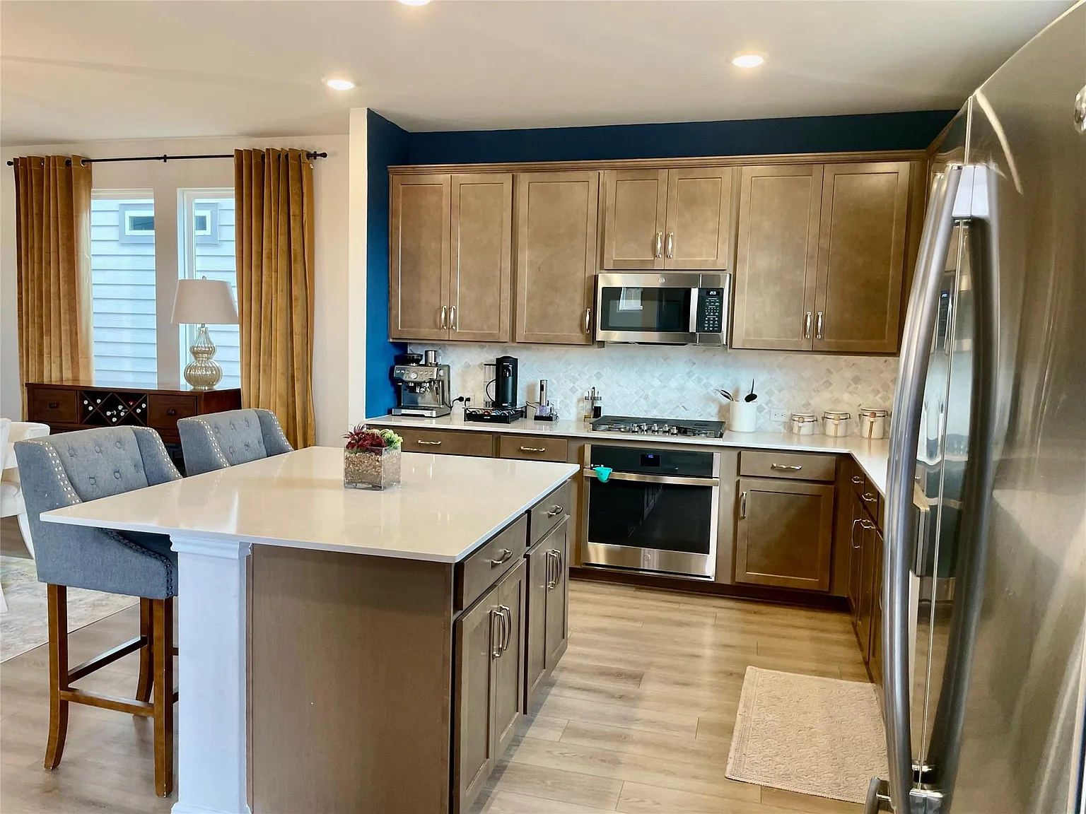 4 bed, 3.5 bath, 2281 sqft, $3,150 — Photo 3