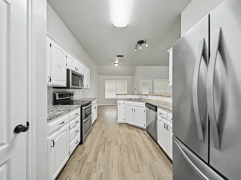 616 Man O War Dr — Photo 4