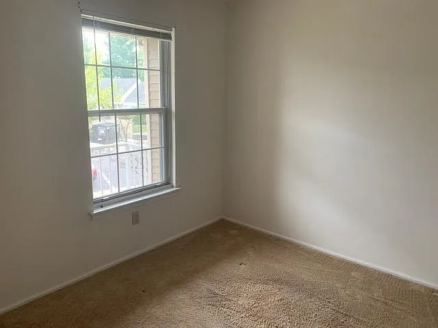 443 Thornwood Dr — Photo 10
