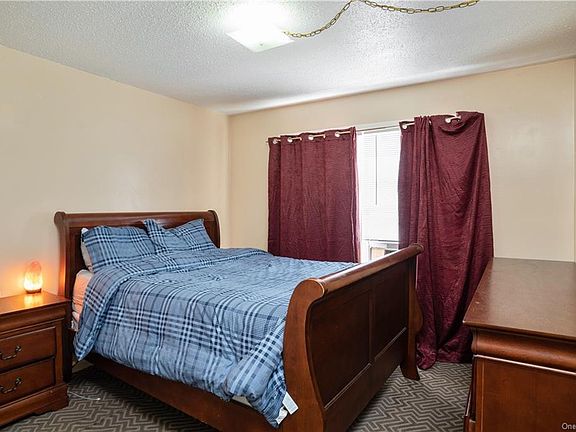 5th image of 1422 Bryant Ave #2