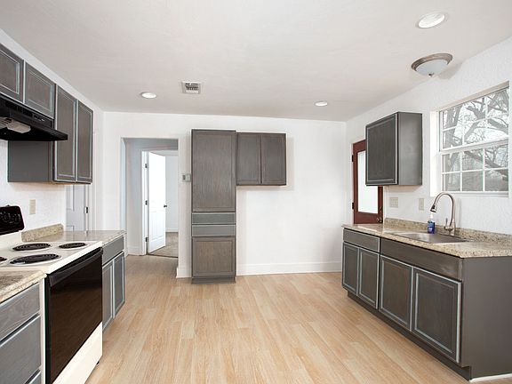 5th image of 1521 SE 7th Ave