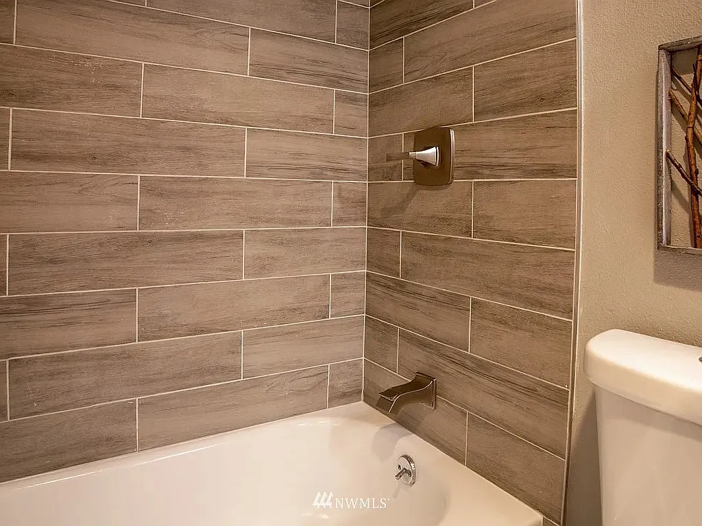 13717 Linden Avenue North, Unit 112 — Photo 3