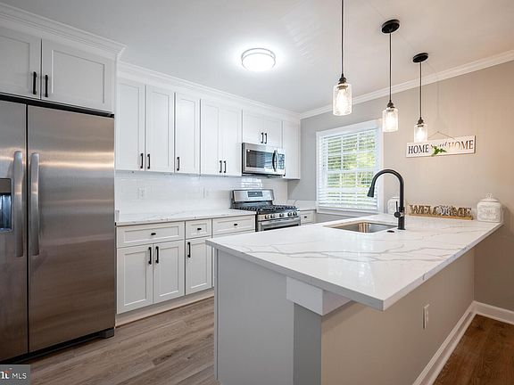 2nd image of 14398 Fontaine Ct
