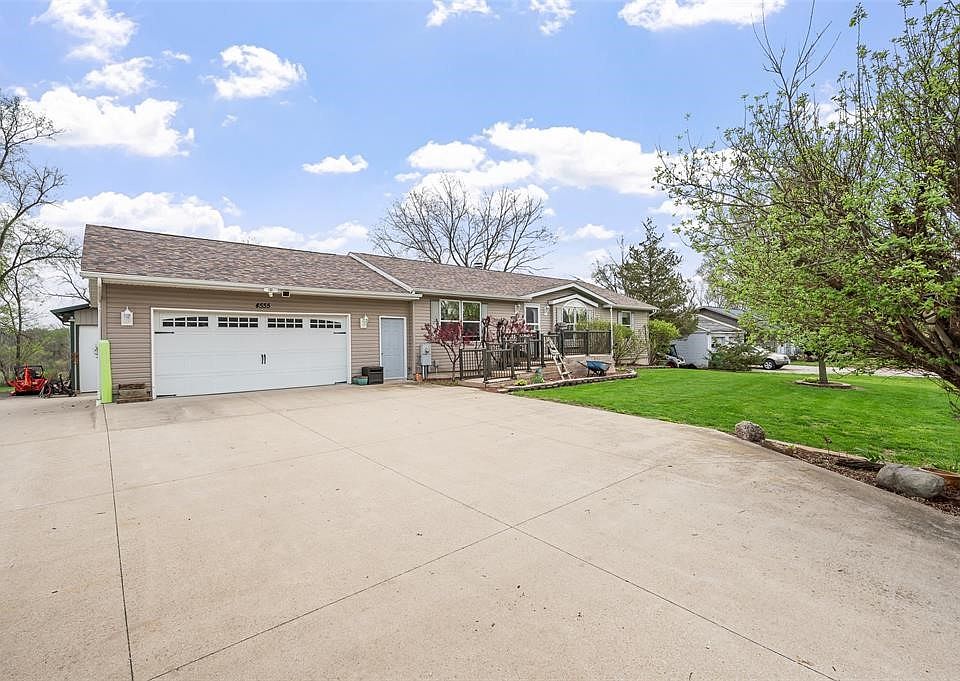 1st image of 4555 NE 34th Ct