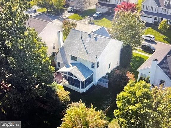 5th image of 20948 Hollyberry Ct
