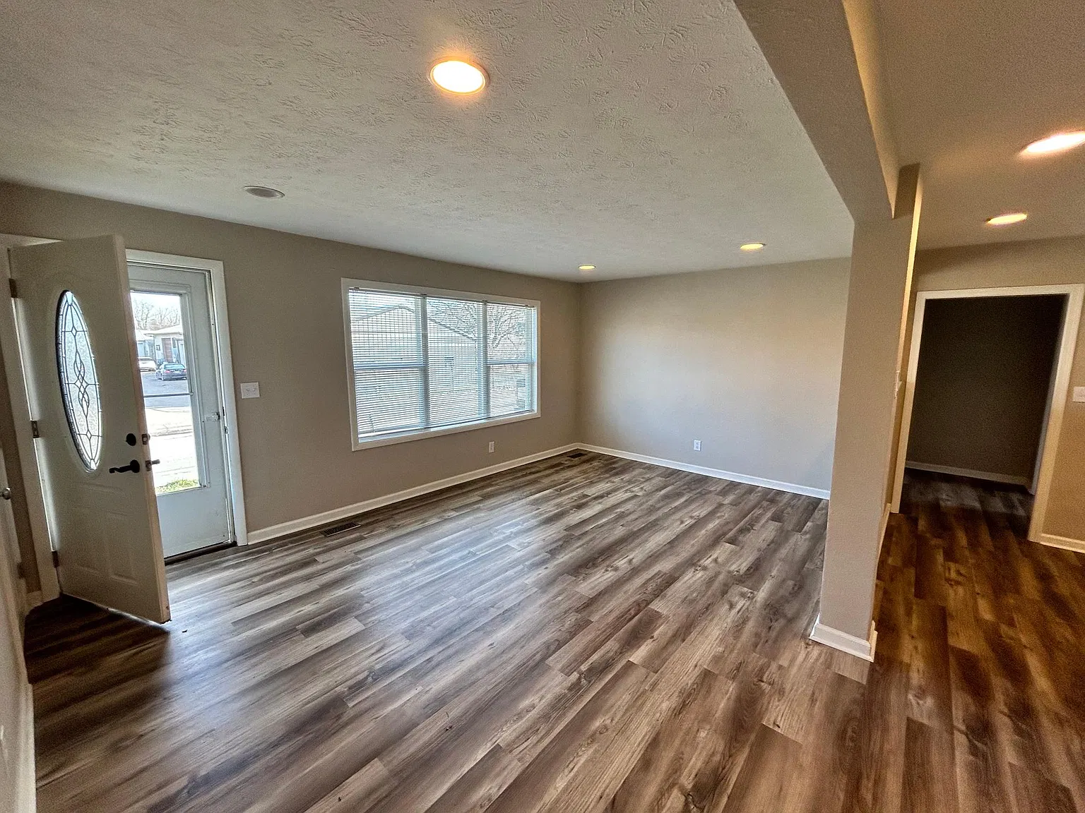1295 Pleasant St — Photo 3