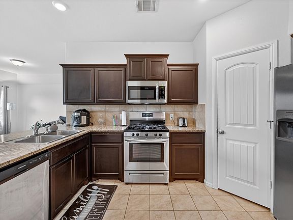 3rd image of 824 Rutherford Dr