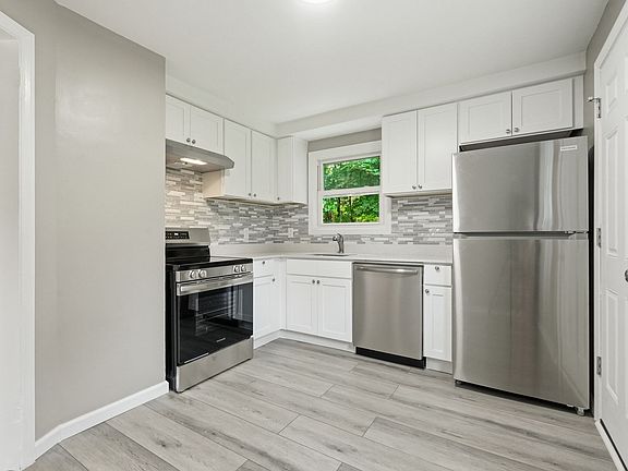 2nd image of 15 Pear St