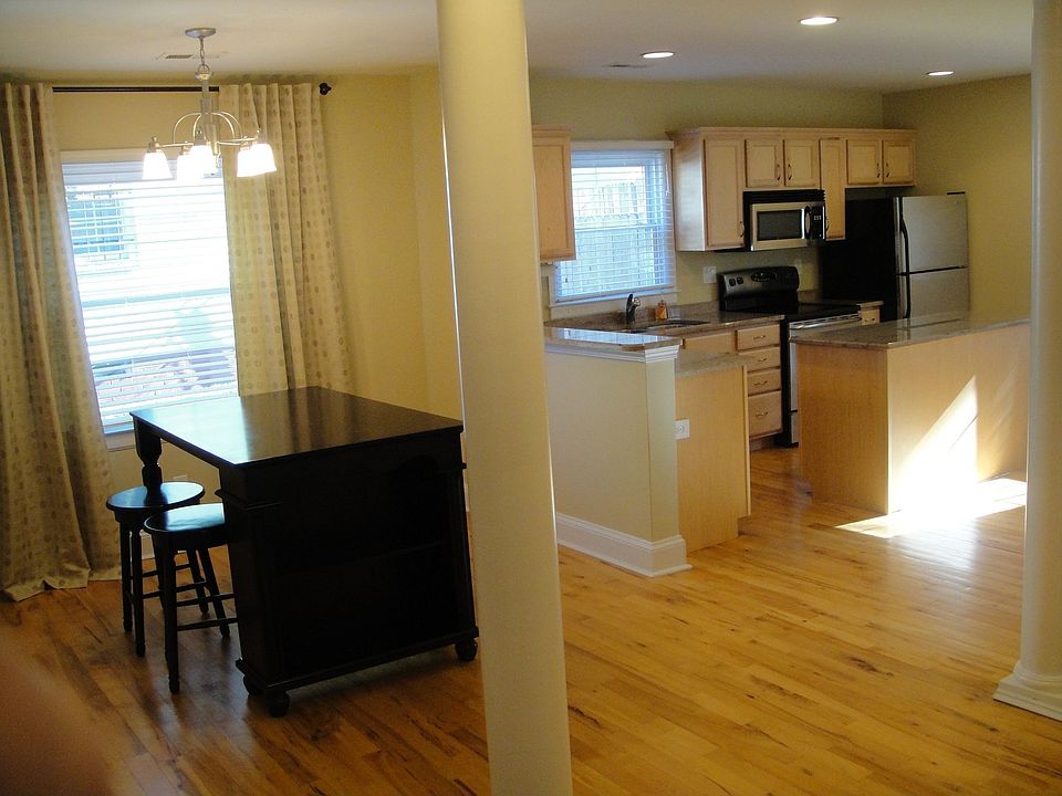 dining / kitchen / gallery space