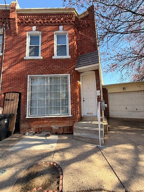 1st image of 819 E 7th St
