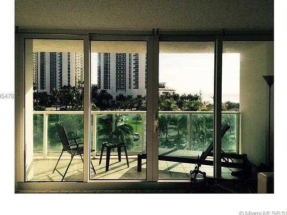 4th image of 100 Bayview Dr APT 612