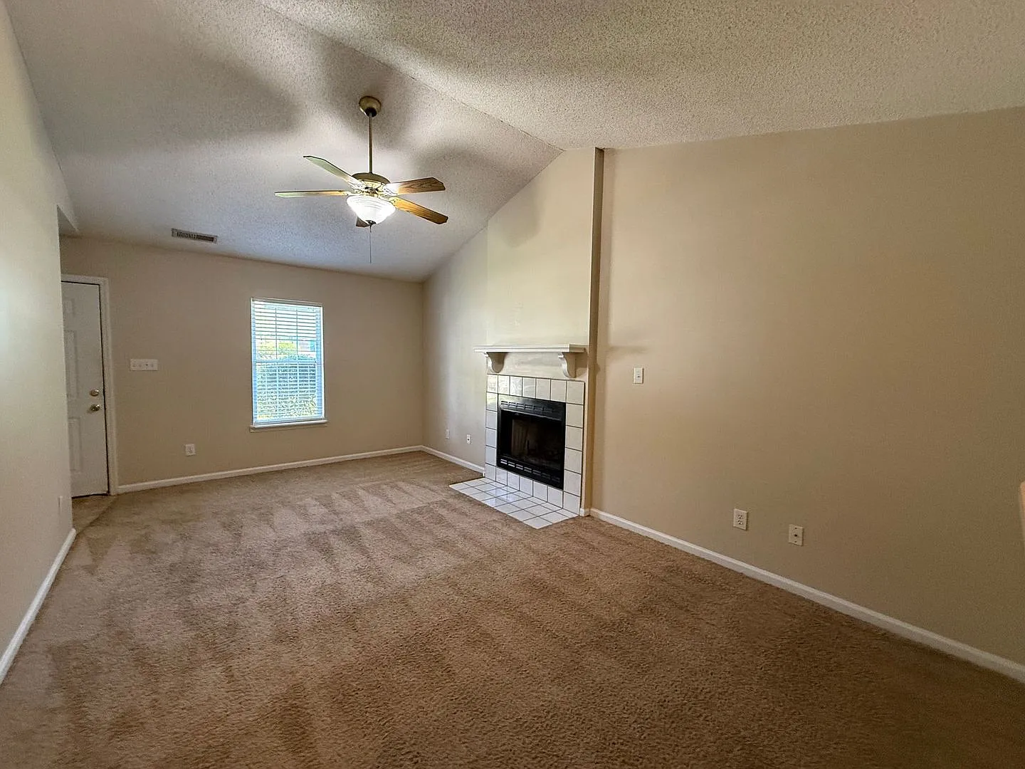 2 bedroom, 2 bath duplex — Photo 3