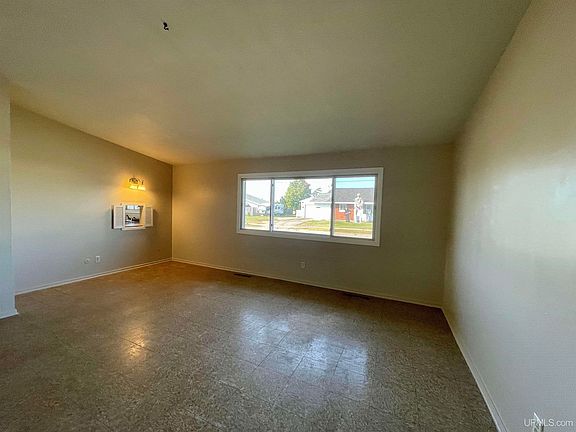 2nd image of 112 Lancer St #114