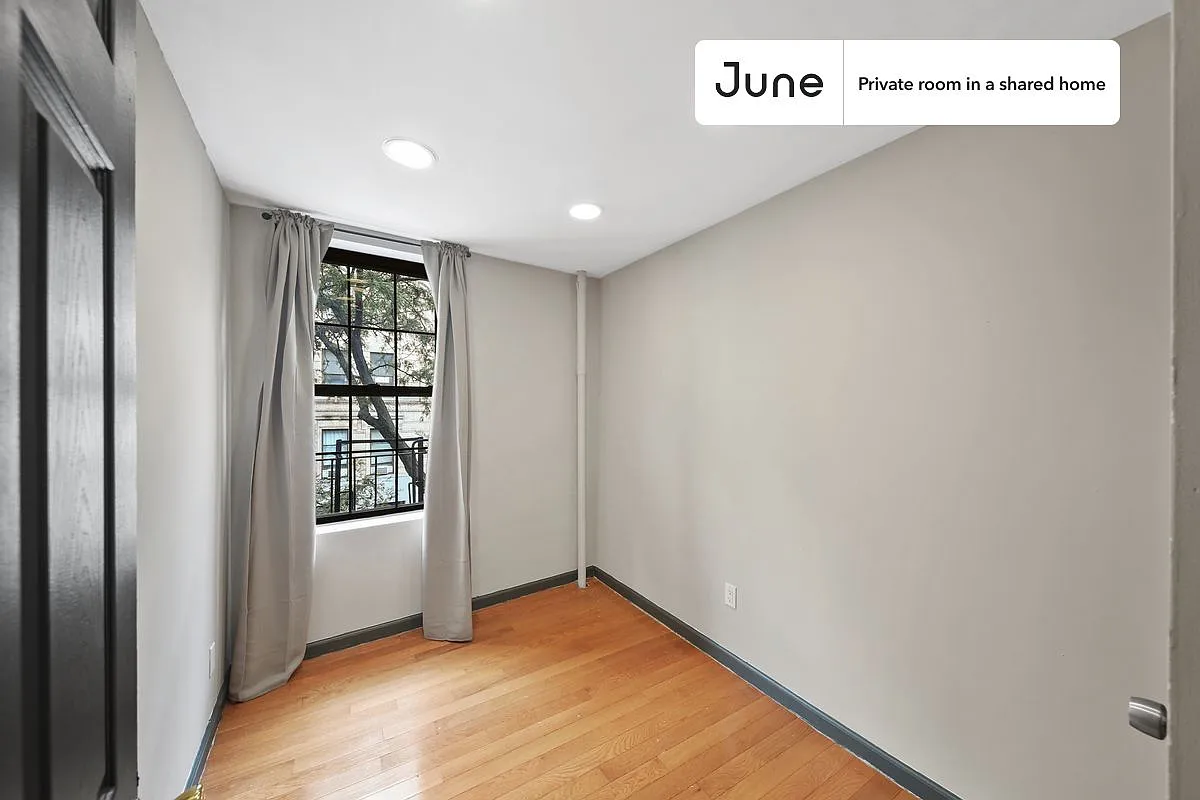 Full bedroom in 3 bed/1 bath home in East Village #716 A — Photo 4