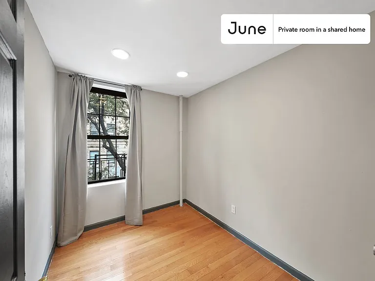 226 E 7th St #A — Photo 4