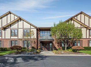 1750 Vernier Rd APT 22, Grosse Pointe Woods, MI 48236