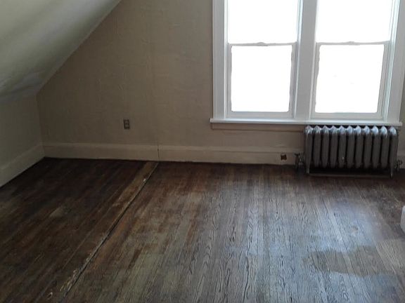3rd image of 2510 Fillmore St NE #2
