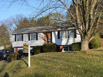 200 New Hampshire Dr, Lower Burrell, PA, 15068