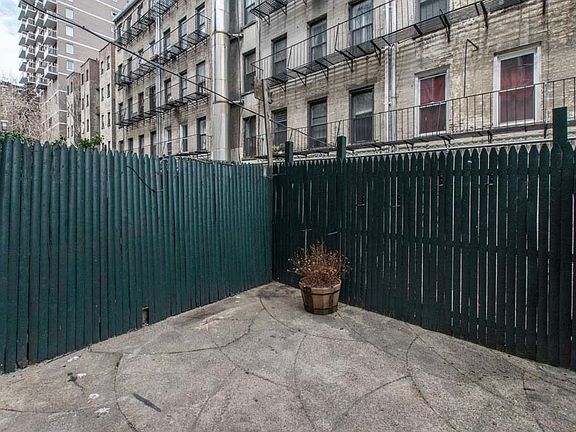 3rd image of 221 E 88th St APT 1B