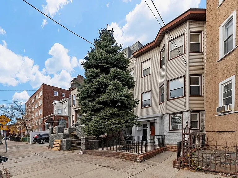 146 Bowers St #2 — Photo 1