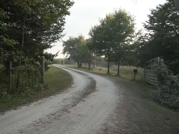 13625 206th Rd, Holton, KS 66436