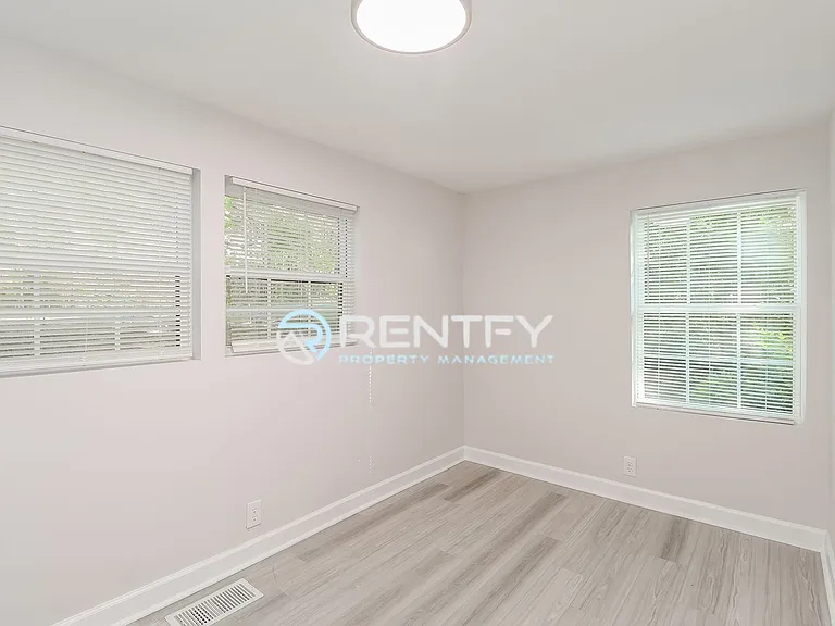 9304 Legranger Rd — Photo 11