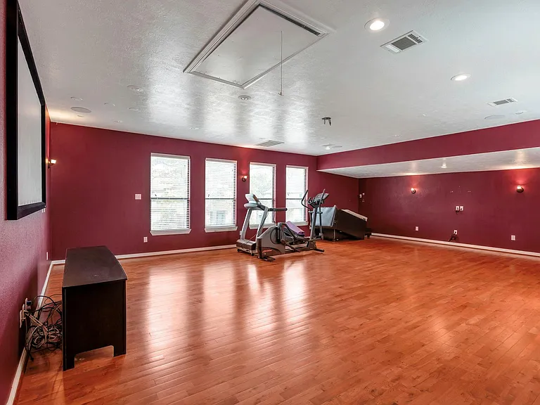 1126 Crossroads Dr — Photo 10