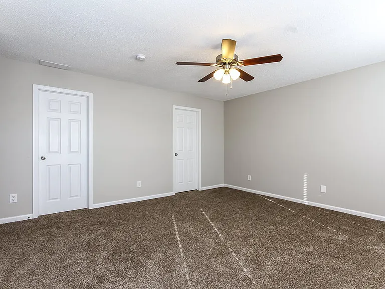 672 Cloverfield Ln — Photo 7