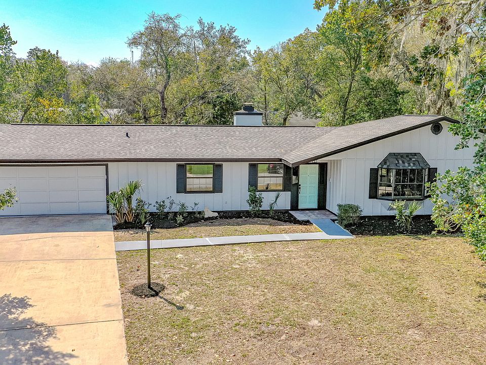 1st image of 932 Village Dr
