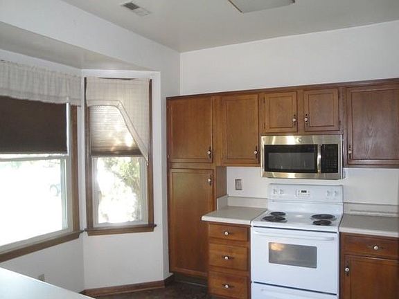 Eat-In Kitchen