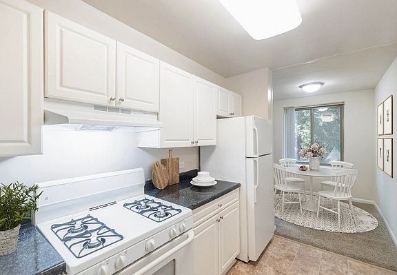 2nd image of 6166 Leesburg Pike APT C211