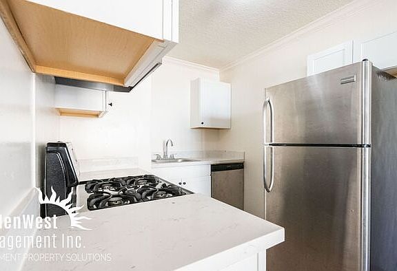 5th image of 141 D Ave