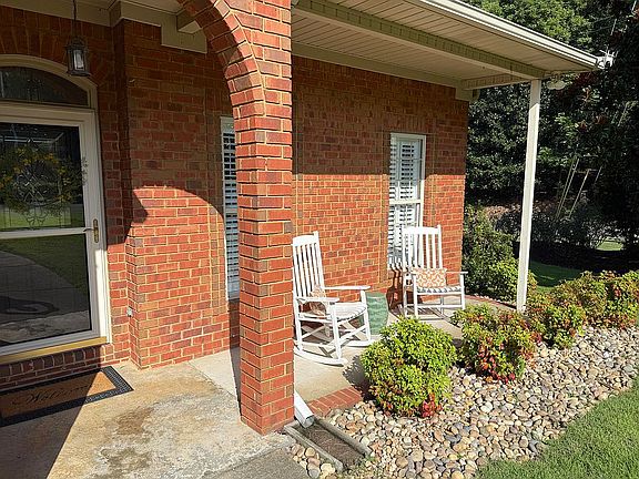 2nd image of 501 Magnolia Crest Cir