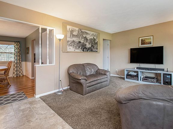 2nd image of 59843 Lynn Dr