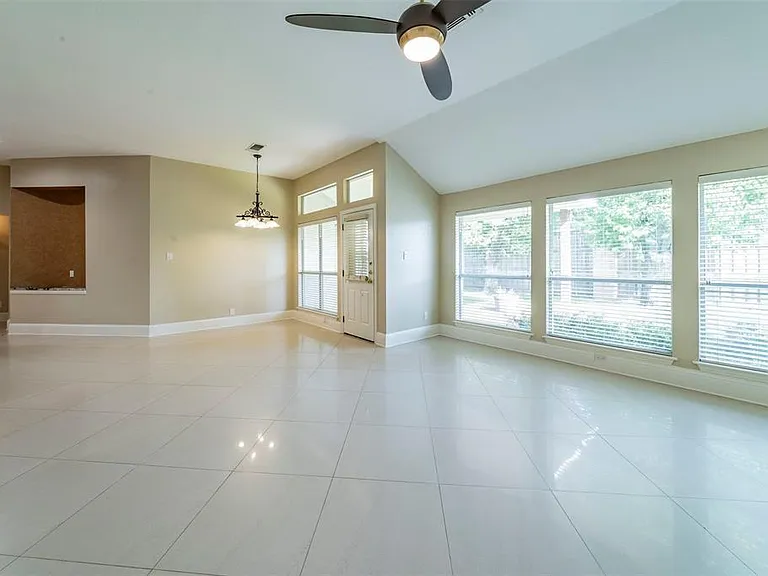 2231 Templeton Dr — Photo 7