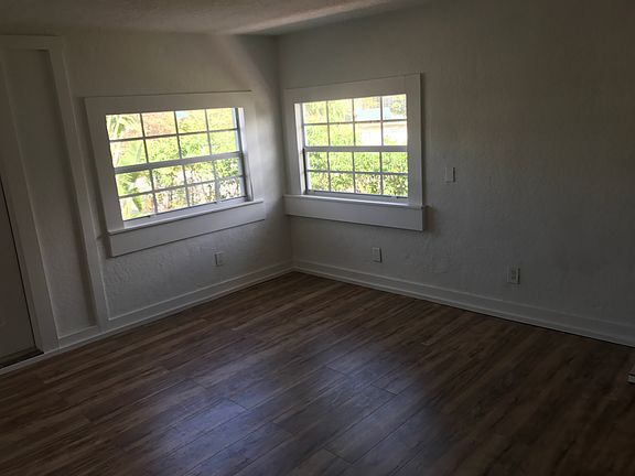 3rd image of 1528 N N St