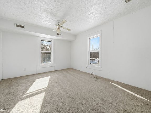 4th image of 333 Lloyd St