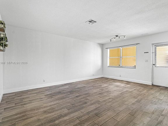 5th image of 260 NW 19th St APT 26