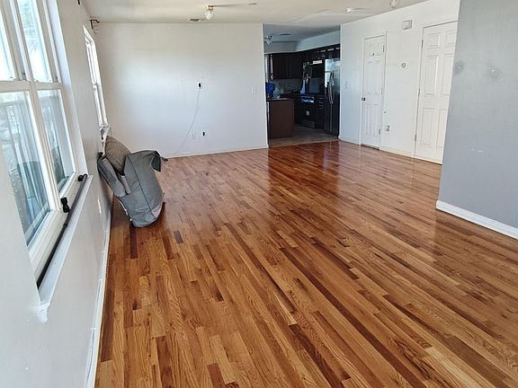 2nd image of 18 Edgeview Ln