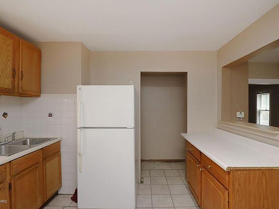 3rd image of 560 Highland St SE