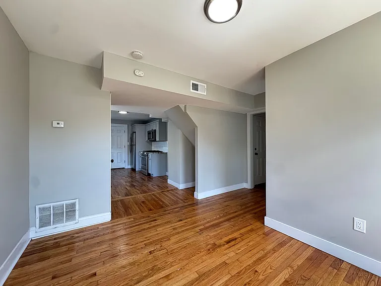 35 Dana St — Photo 7