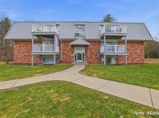 6716 Cascade Rd SE #39, Grand Rapids, MI 49546