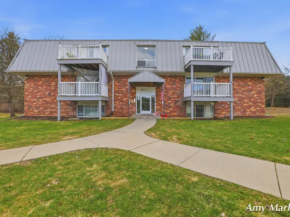 6716 Cascade Rd SE #39, Grand Rapids, MI 49546