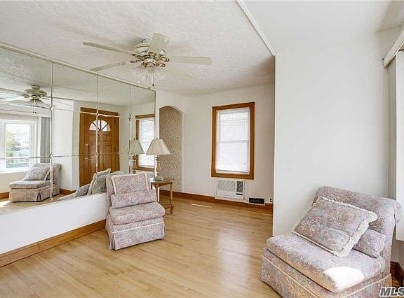 4th image of 10219 Davenport Ct