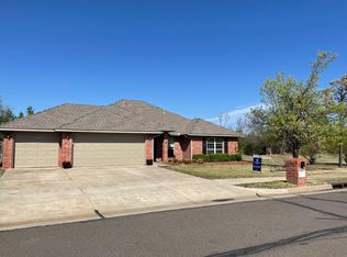 2111 Pony Express Trl, Edmond, OK 73003