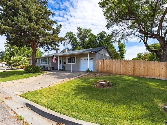 3rd image of 810 Dumosa Dr
