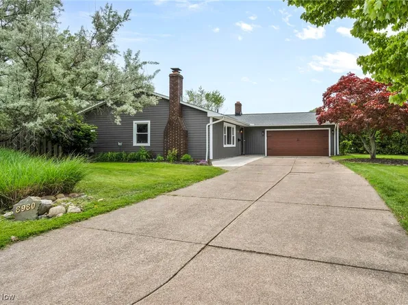8980 Lake Overlook Dr, Mentor, OH 44060