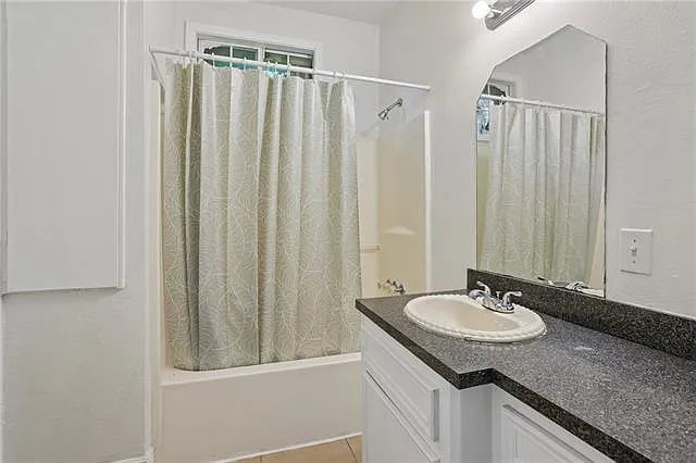 2406 Saint Roch Ave — Photo 9