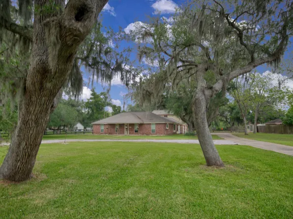 3836 Brazos River Rd #400, Freeport, TX 77541