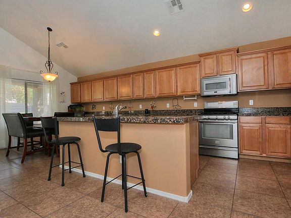 3rd image of 29728 W Indianola Ave